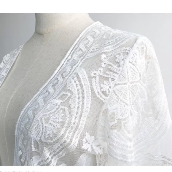 SOLD OUT Boho Off White Scalloped Crochet Lace Duster Wrap - Picture 6 of 7